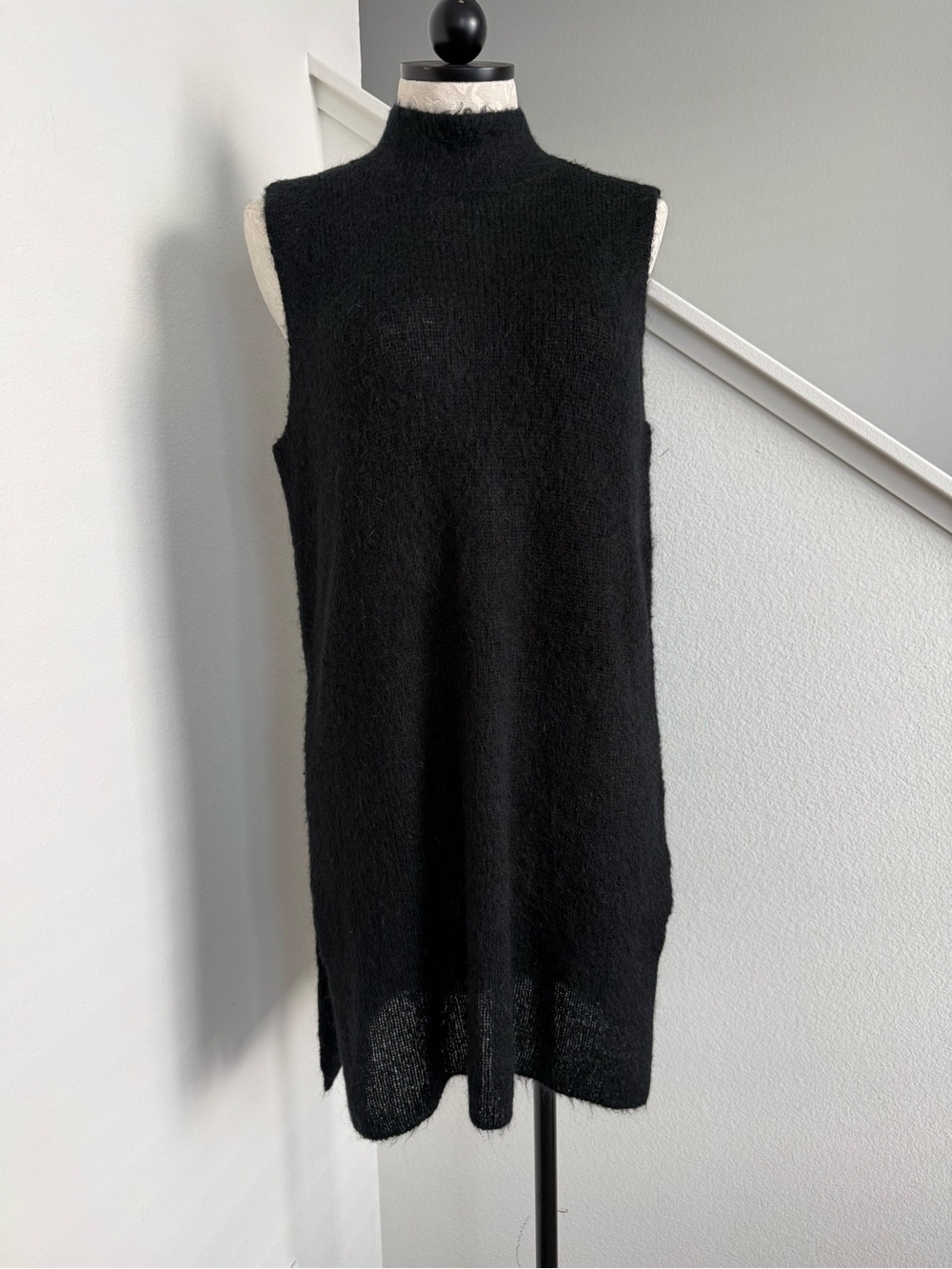 NWT Elizabeth James Black Tunic Sweater Dress Shirt Sleeveless Mohair Medium